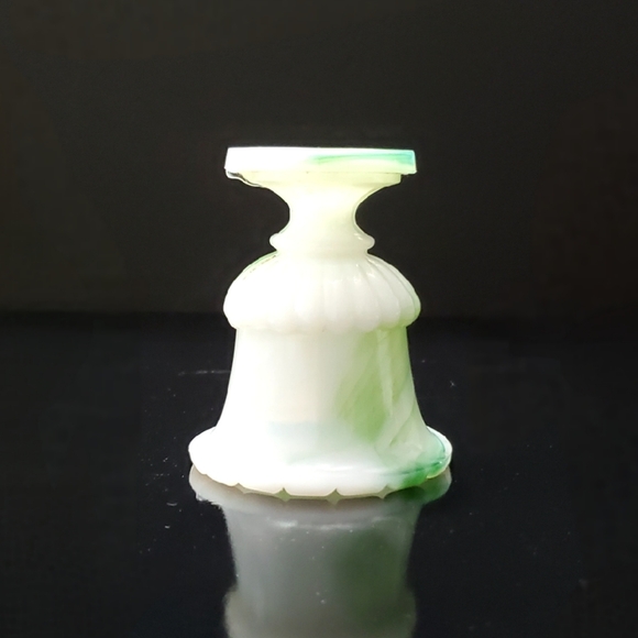 3 1/4" Akro Agate Green White Marbled Slag Urn Vase - Picture 6 of 7